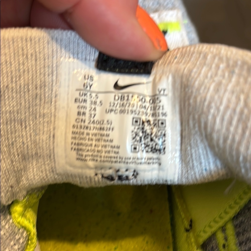 🔥Nike Air Vapormax Flyknit GS Wolf Grey Green Volt DB1550-005 6Y - Picture 8 of 8